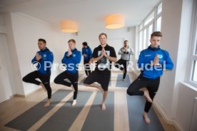 Stuttgarter Kickers Yoga Training