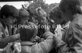 17.05.81 Ankunft DFB Nationalspieler Schlosshotel Monrepos Ludwigsburg