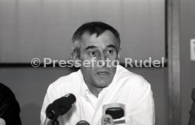 22.01.94 Pressekonferenz Oliver M&ouml;ller Hamburger SV nach Attenat in Stuttgart
