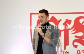15.10.24 VfB Stuttgart Dunkelroter Tisch