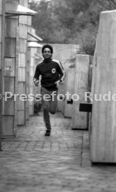 09.05.78 VfB Stuttgart Hansi M&uuml;ller Training Weinberge