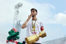 25.05.25 VfB Stuttgart Feier und Autokorso DFB-Pokal Sieg Stuttgart Schlossplatz