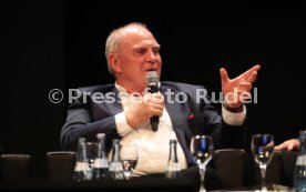 Podiumsdiskussion Stuttgart Liederhalle Wolfgang Dietrich, Mario Gomez, Uli Hoene&szlig;