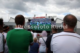 Esslingen - Public Viewing bei Auto Hahn