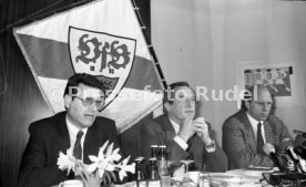 16.01.90 VfB Stuttgart PK Vorstellung Manager Hoene&szlig;