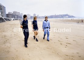 19.06.82 WM 1982 DFB Spieler am Strand
