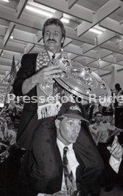 16.05.1992 VfB Stuttgart Meisterschaft Empfang Flughafen