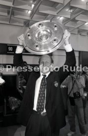 16.05.1992 VfB Stuttgart Meisterschaft Empfang Flughafen