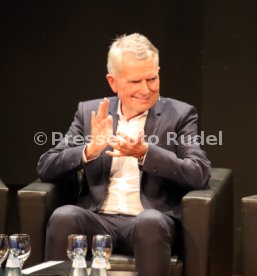 Podiumsdiskussion Stuttgart Liederhalle Wolfgang Dietrich, Mario Gomez, Uli Hoene&szlig;