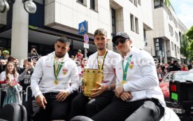 25.05.25 VfB Stuttgart Feier und Autokorso DFB-Pokal Sieg Stuttgart Schlossplatz
