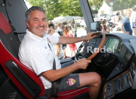VfB Stuttgart Vorstellung Neuer Mannschaftsbus