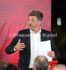 VfB Stuttgart Der dunkelrote Tisch
