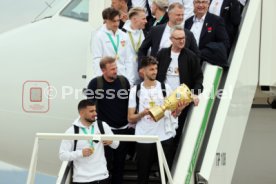 25.05.25 VfB Stuttgart Ankunft Flughafen Stuttgart aus Berlin DFB-Pokal Sieg