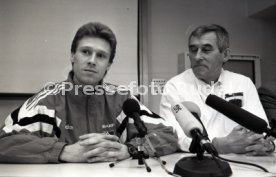 22.01.94 Pressekonferenz Oliver M&ouml;ller Hamburger SV nach Attenat in Stuttgart