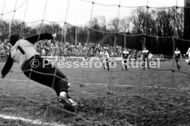 19.03.83 Stuttgarter Kickers - TuS Schlo&szlig; Neuhaus