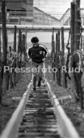 09.05.78 VfB Stuttgart Hansi M&uuml;ller Training Weinberge