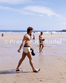19.06.82 WM 1982 DFB Spieler am Strand